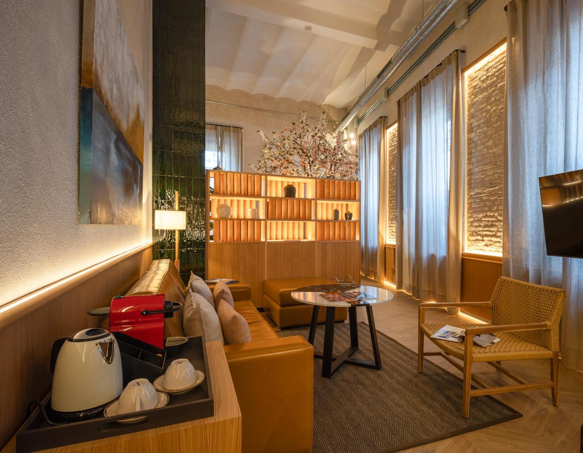 City Center - Avenue Luxury Apartment - Private Free Parking Sevilla Eksteriør billede