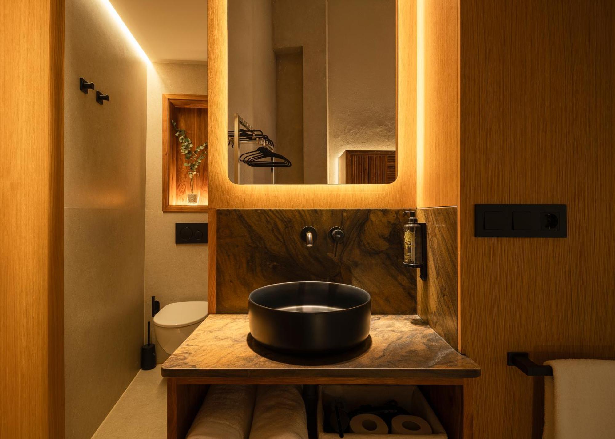 City Center - Avenue Luxury Apartment - Private Free Parking Sevilla Eksteriør billede