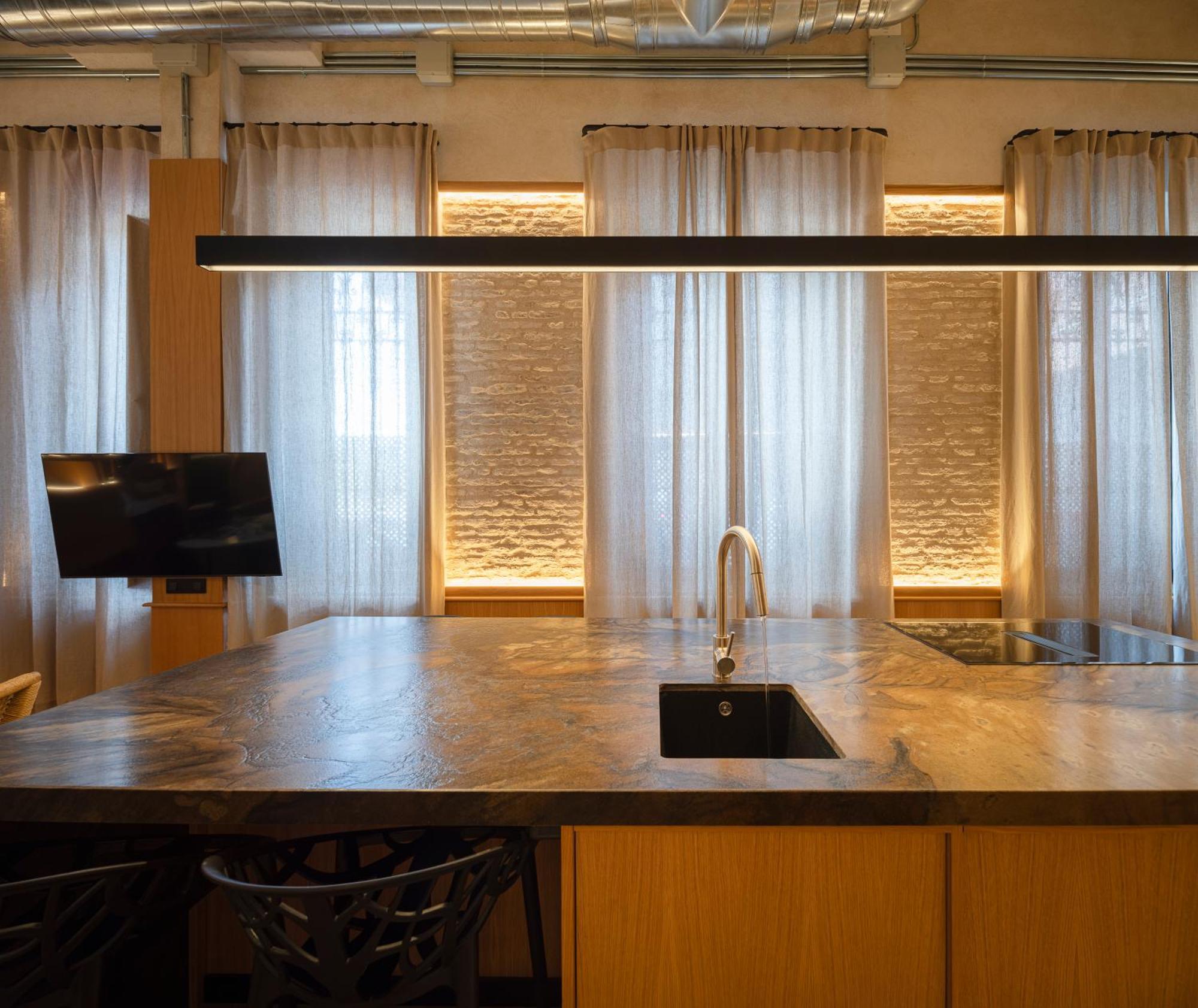 City Center - Avenue Luxury Apartment - Private Free Parking Sevilla Eksteriør billede